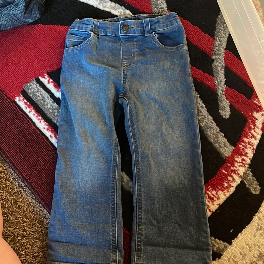 Boy jeans. Size 4T, snap button, adjustable waistband. worn a couple times.